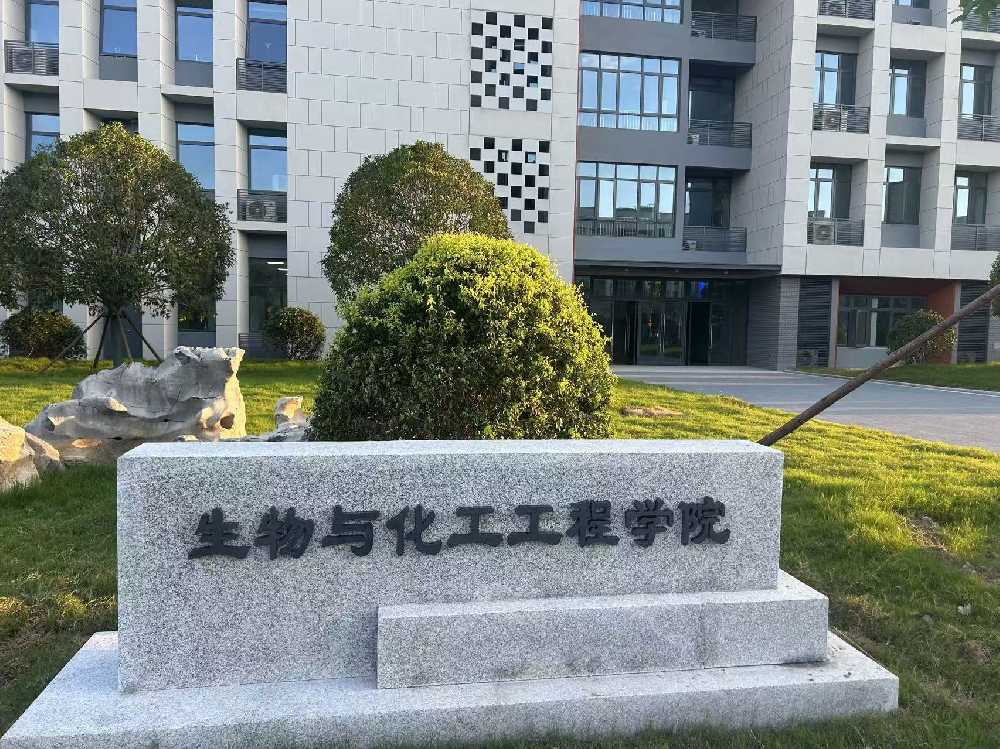 西夏区扬州职业大学体育场高杆灯项目